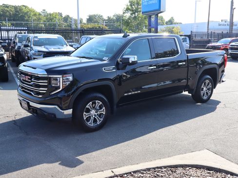 Used 2025 GMC Sierra 1500 SLT AWD/4WD image 5