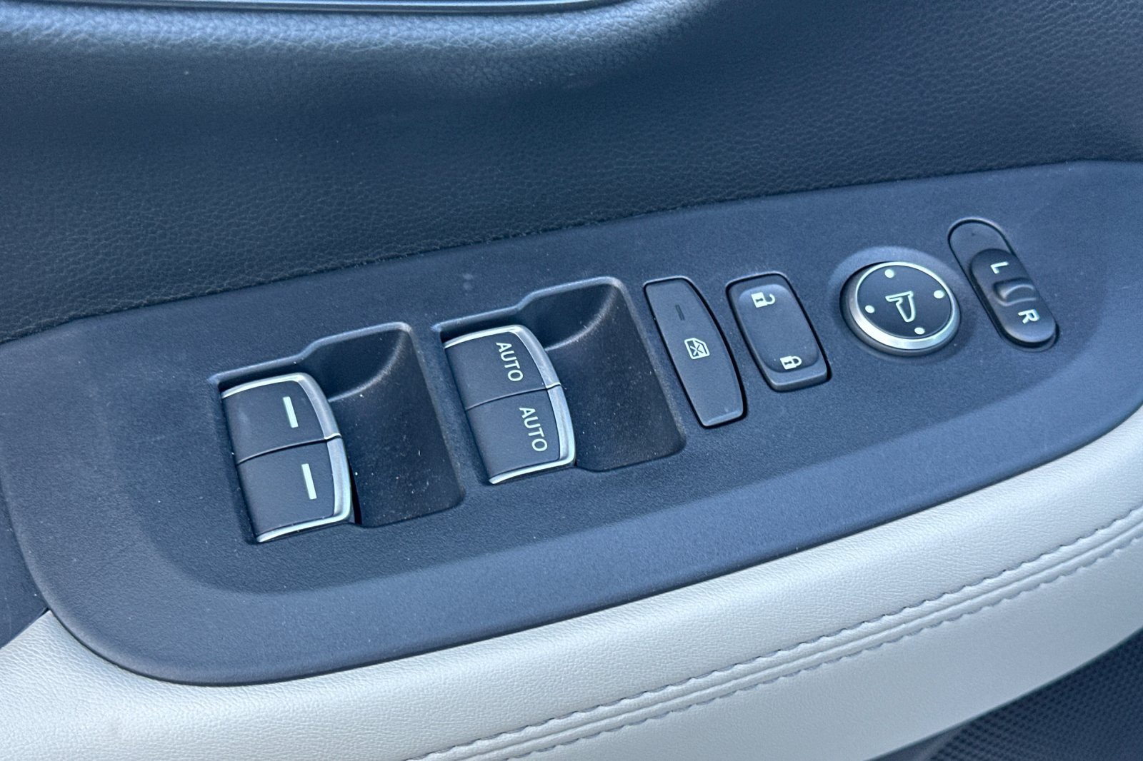 Used 2024 Honda HR-V EX-L image 12