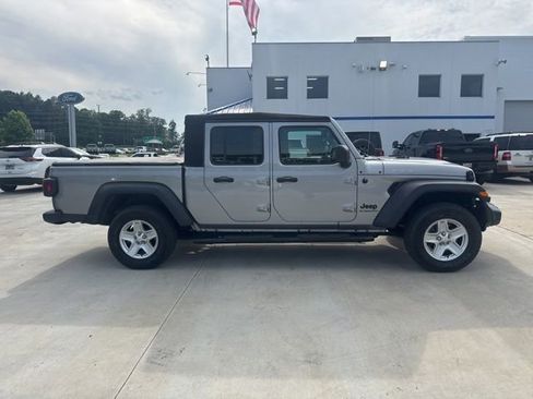Used 2020 Jeep Gladiator Sport w/ Quick Order Package 24S AWD/4WD image 11