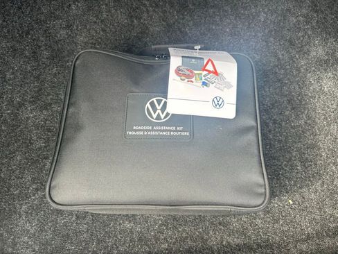 Used 2023 Volkswagen Jetta SE image 41