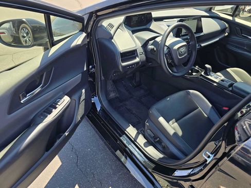 Certified 2026 Toyota Prius XLE FWD image 18