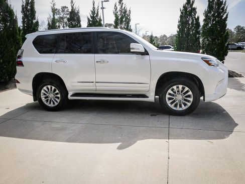 Used 2016 Lexus GX 460 w/ Premium Package image 11