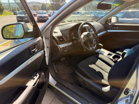 Used 2013 Subaru Outback 2.5i Premium w/ All-Weather Pkg AWD/4WD image 17