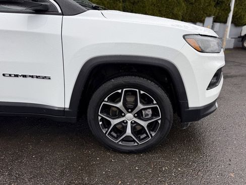 Used 2024 Jeep Compass Limited image 11