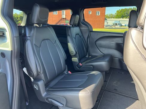New 2026 Chrysler Pacifica Select image 22