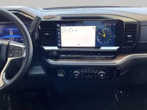 Used 2024 Chevrolet Silverado 1500 LT AWD/4WD image 9