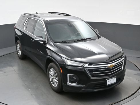 Used 2022 Chevrolet Traverse LT image 41