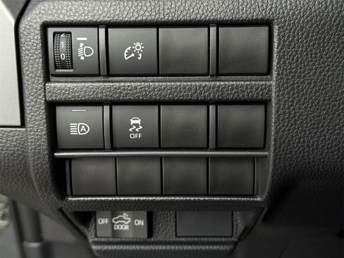 Used 2024 Toyota Tacoma TRD Off-Road image 23