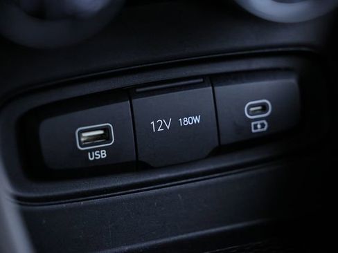 Used 2025 Hyundai Venue SEL FWD image 38