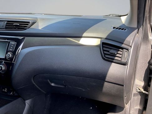Used 2019 Nissan Rogue Sport S FWD image 17