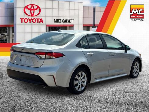 Used 2025 Toyota Corolla LE FWD image 5