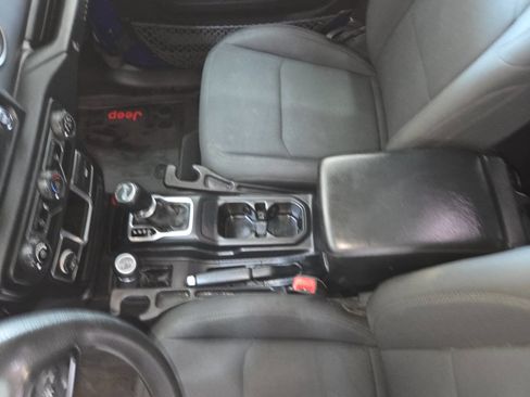 Used 2018 Jeep Wrangler Unlimited Sport AWD/4WD image 17