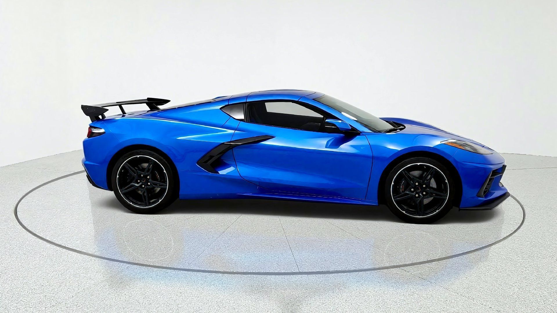 Used 2025 Chevrolet Corvette Stingray Premium Cpe w/ Z51 Performance Package RWD image 6