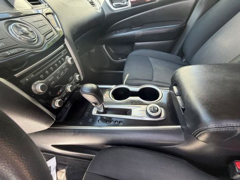 Used 2018 Nissan Pathfinder SV AWD/4WD image 14