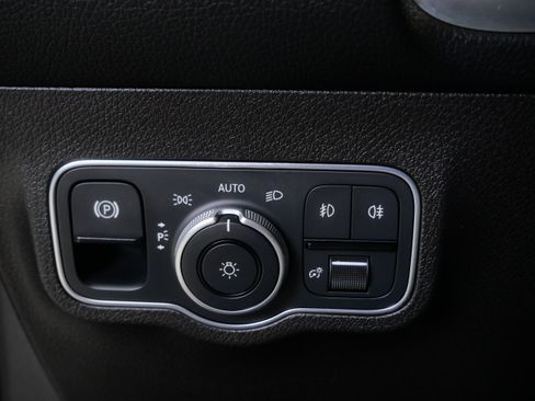 Certified 2021 Mercedes-Benz GLB 250 4MATIC w/ Premium Package image 29