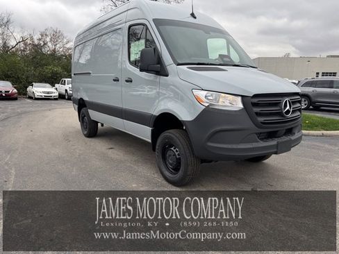 Used 2025 Mercedes-Benz Sprinter 2500 image 4