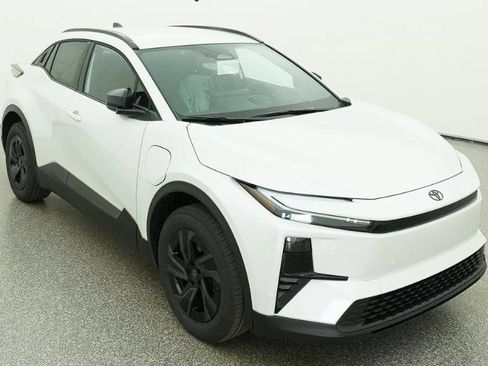 Used 2026 Toyota C-HR AWD/4WD image 15