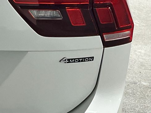 Certified 2022 Volkswagen Tiguan SE R-Line image 35