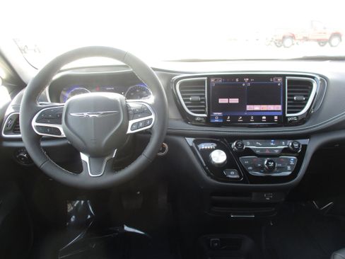 New 2026 Chrysler Pacifica Select FWD image 14