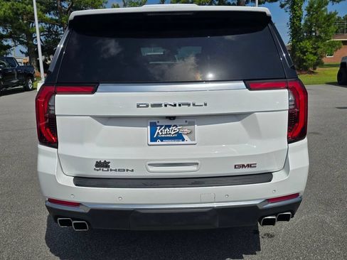 Used 2025 GMC Yukon XL Denali AWD/4WD image 4