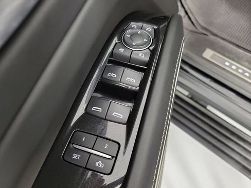 Used 2023 Cadillac Escalade ESV Premium Luxury Platinum AWD/4WD image 21