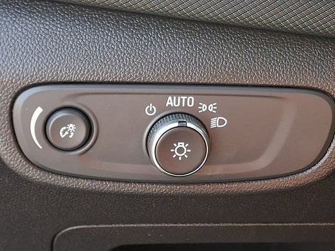 Used 2025 Chevrolet TrailBlazer LT AWD/4WD image 24