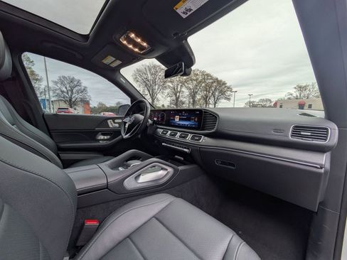 Used 2025 Mercedes-Benz GLS 450 4MATIC image 33