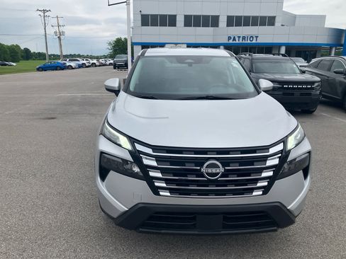 Used 2025 Nissan Rogue SV FWD image 2