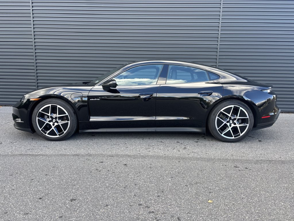 Certified 2025 Porsche Taycan w/ Premium Package RWD image 2