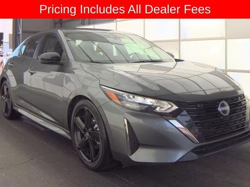 Used 2024 Nissan Sentra SR FWD image 2