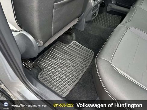 Certified 2025 Volkswagen Taos SE w/ Panoramic Sunroof Package image 21