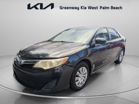 Used 2014 Toyota Camry LE FWD image 5