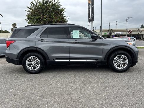 Used 2023 Ford Explorer XLT w/ Equipment Group 202A RWD image 2