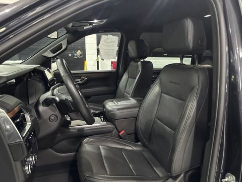 Used 2025 GMC Yukon XL Denali AWD/4WD image 13