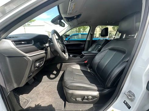 Used 2022 Jeep Grand Cherokee L Limited image 23