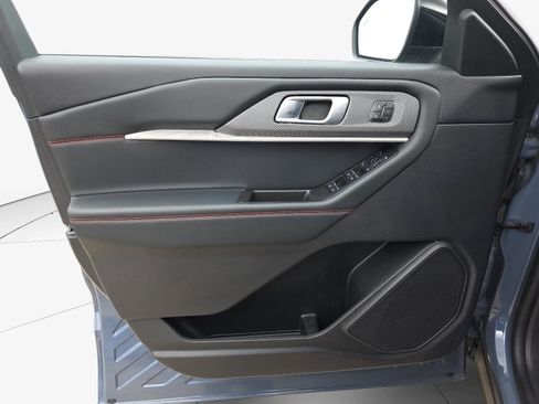 Used 2025 Ford Explorer ST RWD image 23