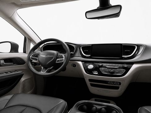 Used 2023 Chrysler Pacifica Touring-L FWD image 10