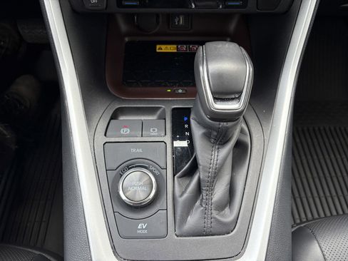 Used 2024 Toyota RAV4 Limited w/ Advanced Technology Package AWD/4WD image 19