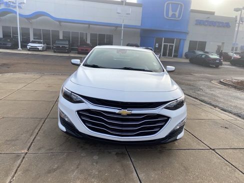 Used 2024 Chevrolet Malibu LT image 3