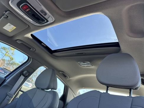 Certified 2025 Hyundai Elantra SEL image 32