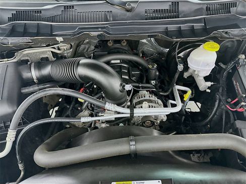 Used 2020 RAM 1500 Classic SLT image 31