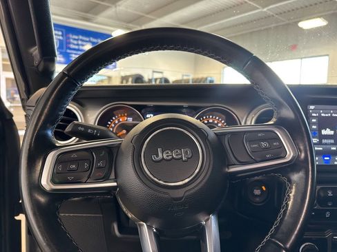 Used 2021 Jeep Wrangler Unlimited Sahara w/ Uconnect 4C Nav & Sound Group AWD/4WD image 18