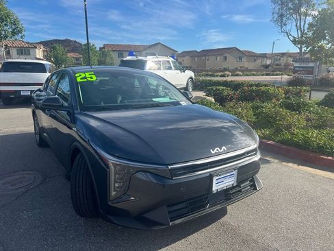 Used 2025 Kia K4 LXS image 1