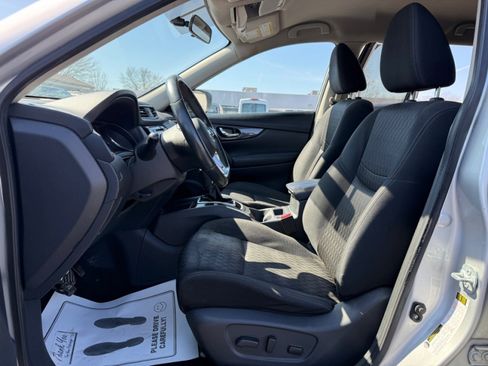 Used 2017 Nissan Rogue SV image 24