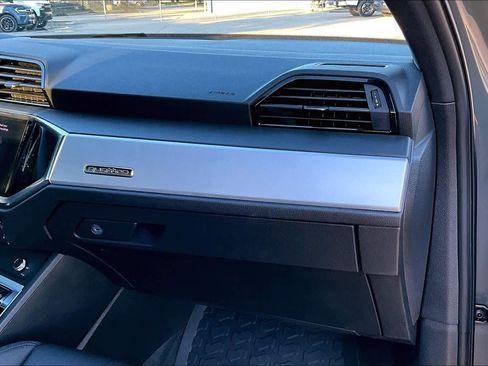 Used 2020 Audi Q3 2.0T Premium w/ Convenience Package image 18