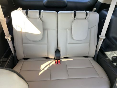 Used 2022 Ford Explorer XLT w/ Equipment Group 202A image 8