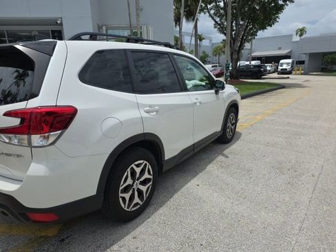 Used 2024 Subaru Forester Premium AWD/4WD image 4