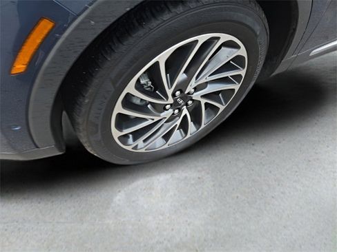 Used 2019 Lincoln Nautilus Reserve image 9