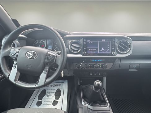 Used 2022 Toyota Tacoma TRD Off-Road image 11