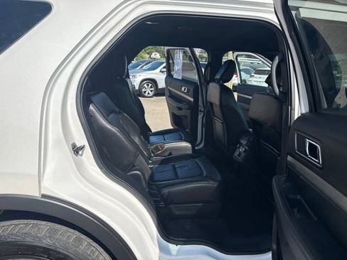 Used 2018 Ford Explorer XLT w/ Equipment Group 202A AWD/4WD image 14